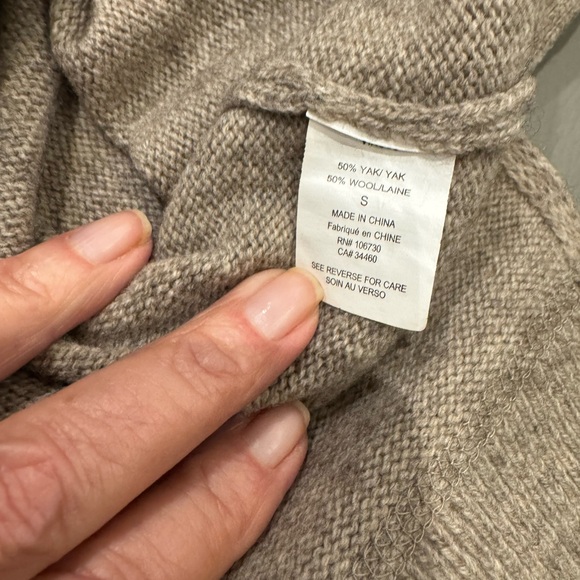 NEWLY REDUCED! Vince Yak/wool crew neck heather taupe sweater. - Picture 4 of 4